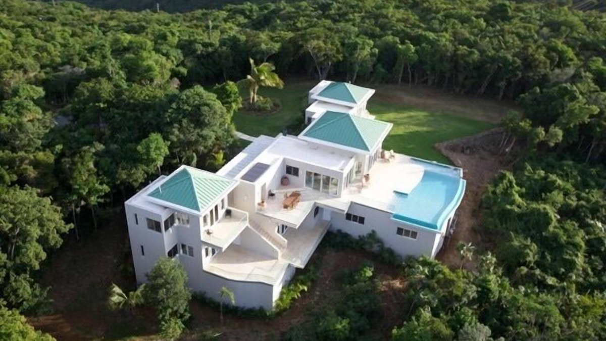 Estate Little Saint Thomas Villa | Langarra: Contemporary, Pristine Estate w/Endless View, 2 Semi-Private Beaches