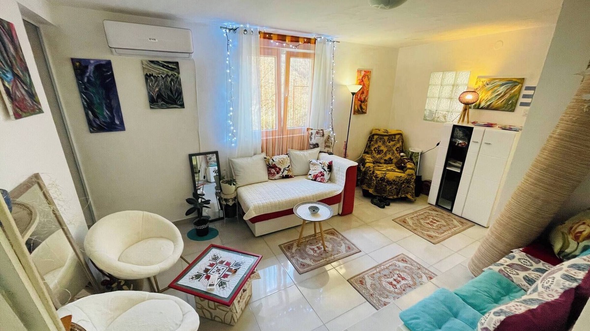 Risan Apartment | Laniakea small apartment in shared house