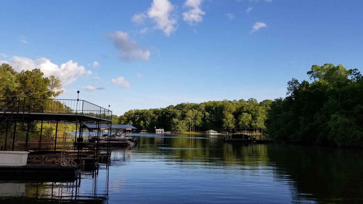 Dawsonville House | Lanier Waterfront Cabin retreat. GA mountains, 5Br w/Dock, Grill, Fire pit +more