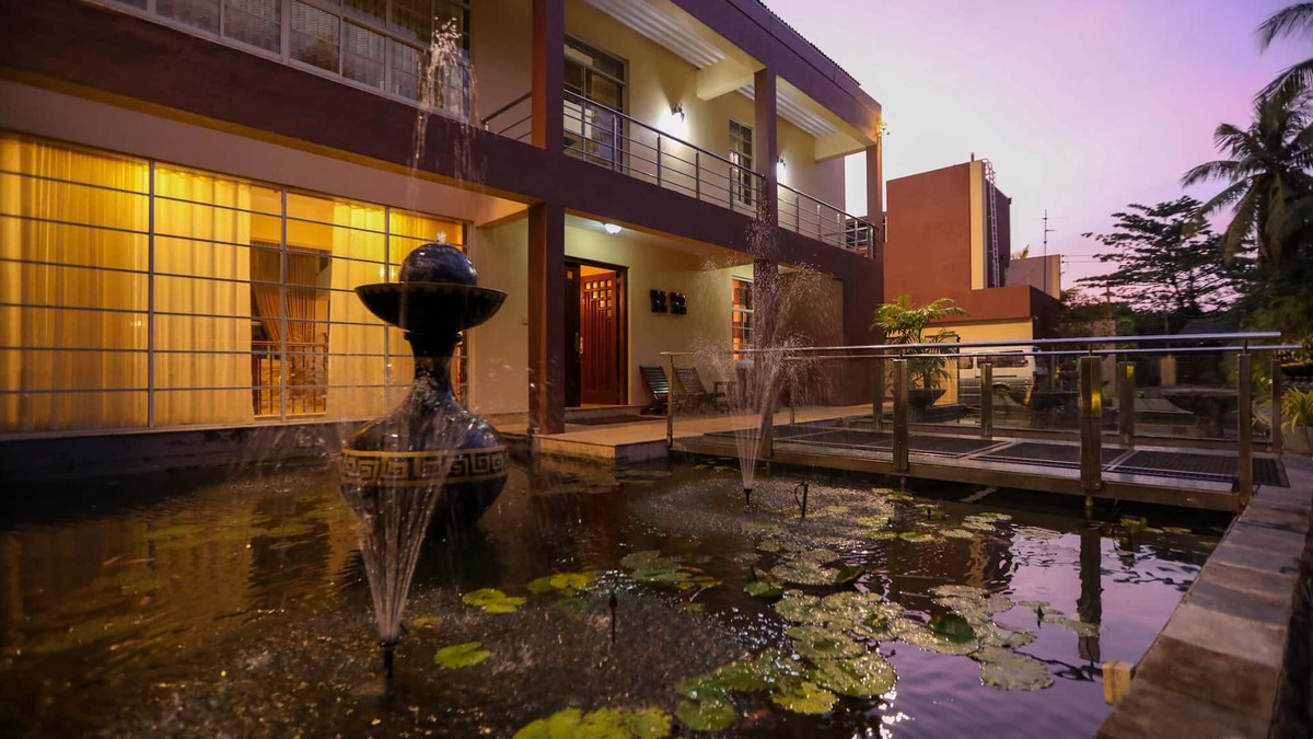 Piliyandala Villa | Lanka Lake Villa Luxury Waterfront Mansion fully Furnished to American Standards