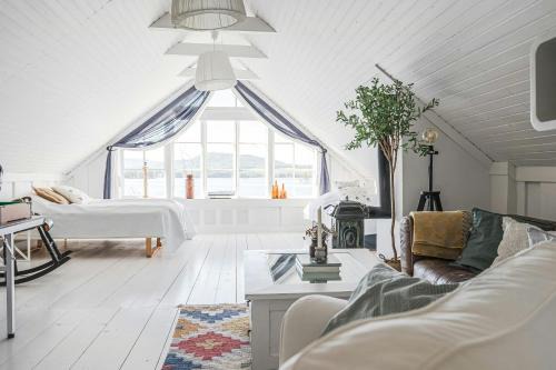 Nasviken House | Lantlig Stuga Med Panoramautsikt Över Hansesjön