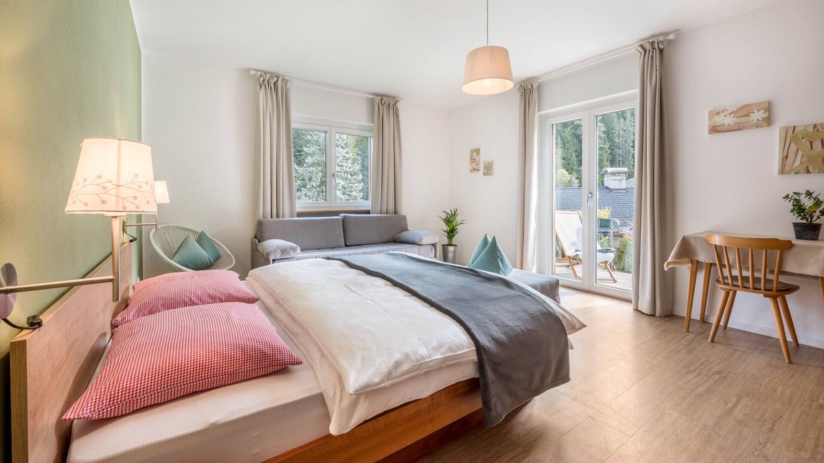 Casola Apartment | 'Lanz Maria Apartment Garden' with Mountain View
