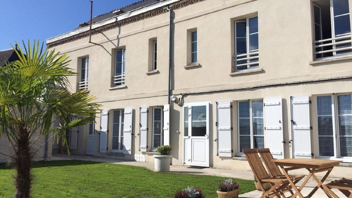 Laon Apartment | Laon - Duplex "Poppies" with Garden and Private Spa