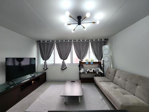 Sungin-dong Apartment | LaonHajae