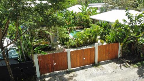 Mal Pais Villa | Lapislazuli House & Flats with shared Pool