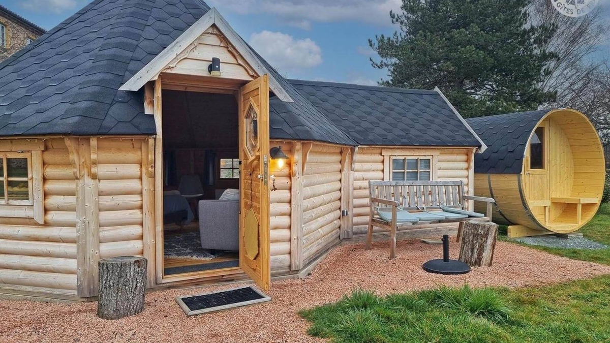 Pradines Ski Chalet | Lapland cabin with optional sauna