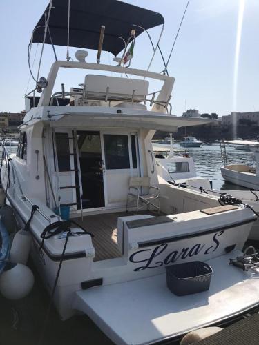 Lampedusa Boat Rental | Lara S escursioni in barca in esclusiva con pranzo