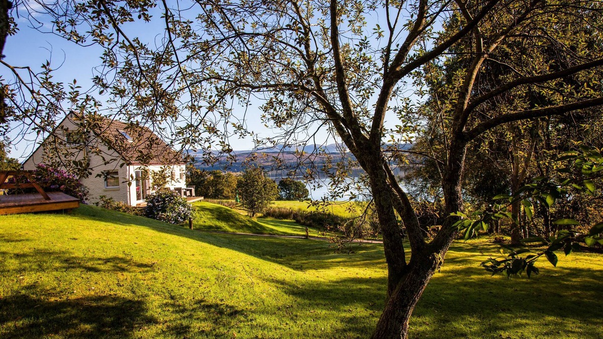 Kilmun Cottage | Larch Cottage, country location near Dunoon, loch views