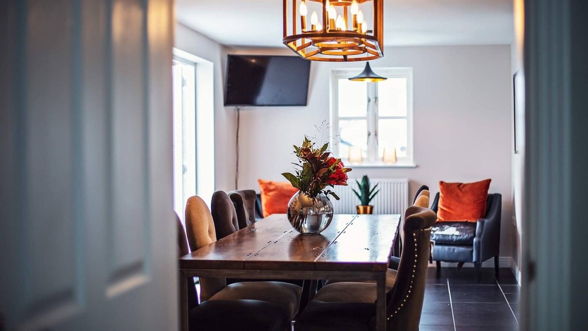 Abergavenny House | Larchfield Grange, Beautiful 4 Bedroom House With Stunning View’s & Hot Tub