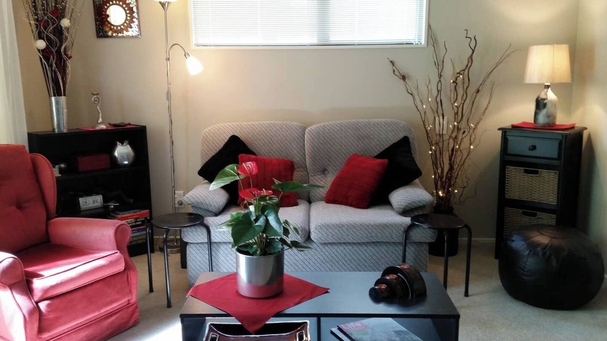 Arthur's Point Apartment | Larchmont Heights, slightly out of town, peaceful, beautiful mountain views.