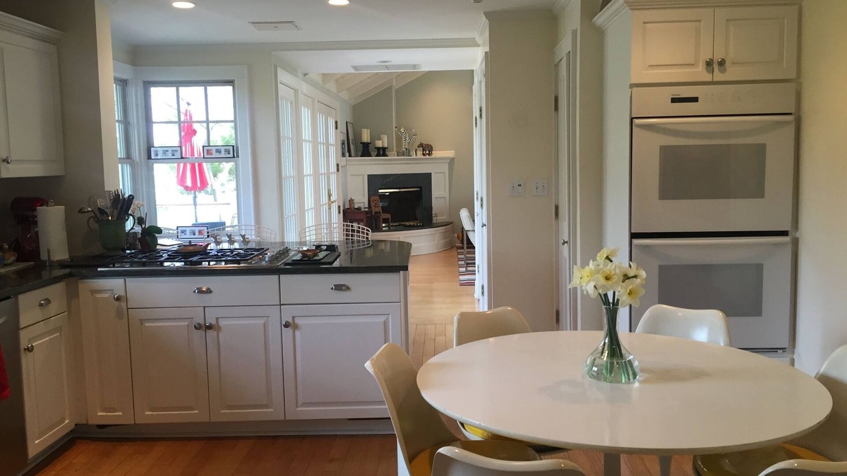 Larchmont House | Larchmont Manor: Walking Distance To Train, Town and Schools 30 Minutes from NYC