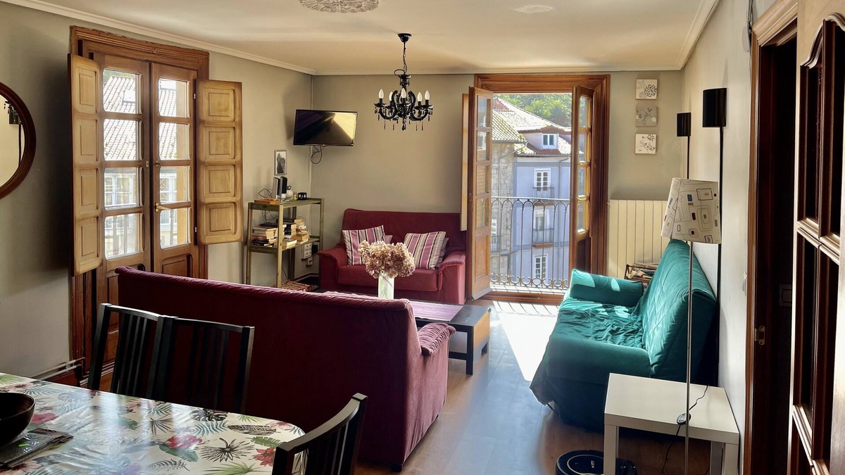 Laredo Apartment | LAREDO Spacious light, bright 3 bedroom apartment. Walk to the large sandy bay.