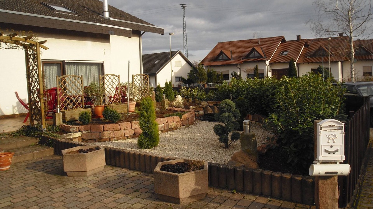 Neustadt-Geinsheim Apartment | Large, sunny, quietly located apartment with a view of the Palatinate Forest