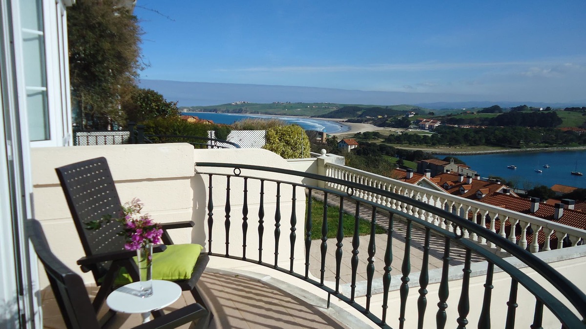 San Vicente de la Barquera Cottage | Large Village House With Magnificent View