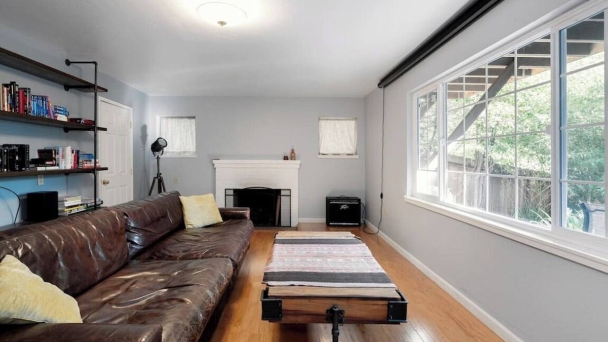 Berkeley House | Large 1 Bedroom Apartment, Home Theater, Fireplace