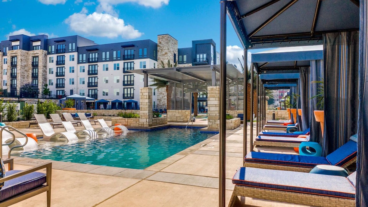 Farmers Branch Apartment | Large 1 Bedroom w/Balcony in North Dallas, Luxury Amenities, Free Parking