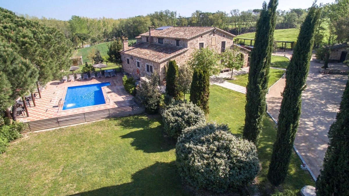 Vallcanera Villa | Large 10 A/C Bedrms Mansion in Spain| near Barcelona &15min beaches|Private pool