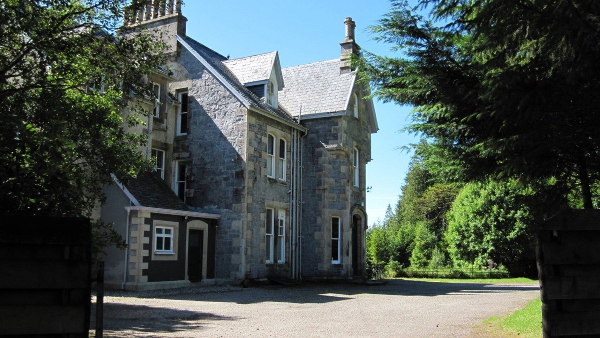 Strathcarron House | Large 11 bedroom, Scottish Highland Lodge Sleeping 18