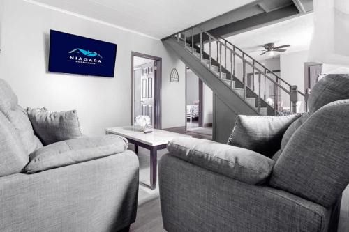 Downtown Niagara Falls House | Large 11BR 4BA compound near Niagara Falls