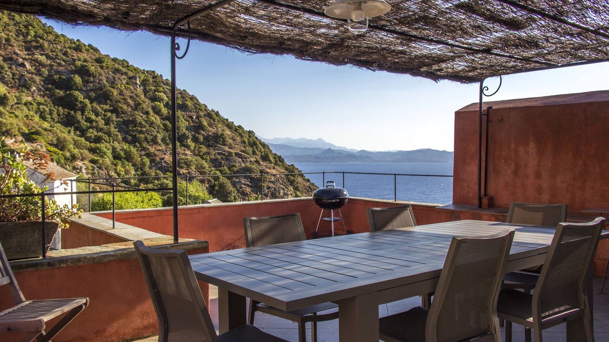 Nonza House | Large 16th century house located in Nonza (classified village) in the Corsican Cape