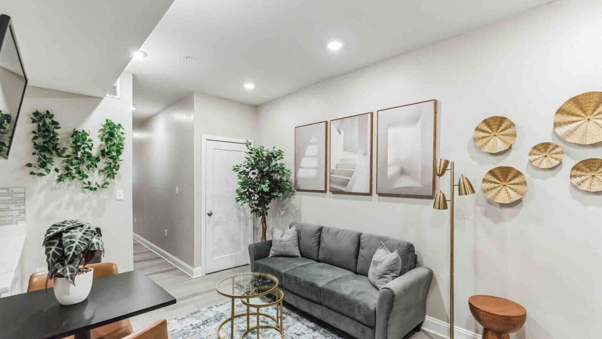 Center City East Apartment | Large 2/2 in Old City | Sleeps 8! (U-3)