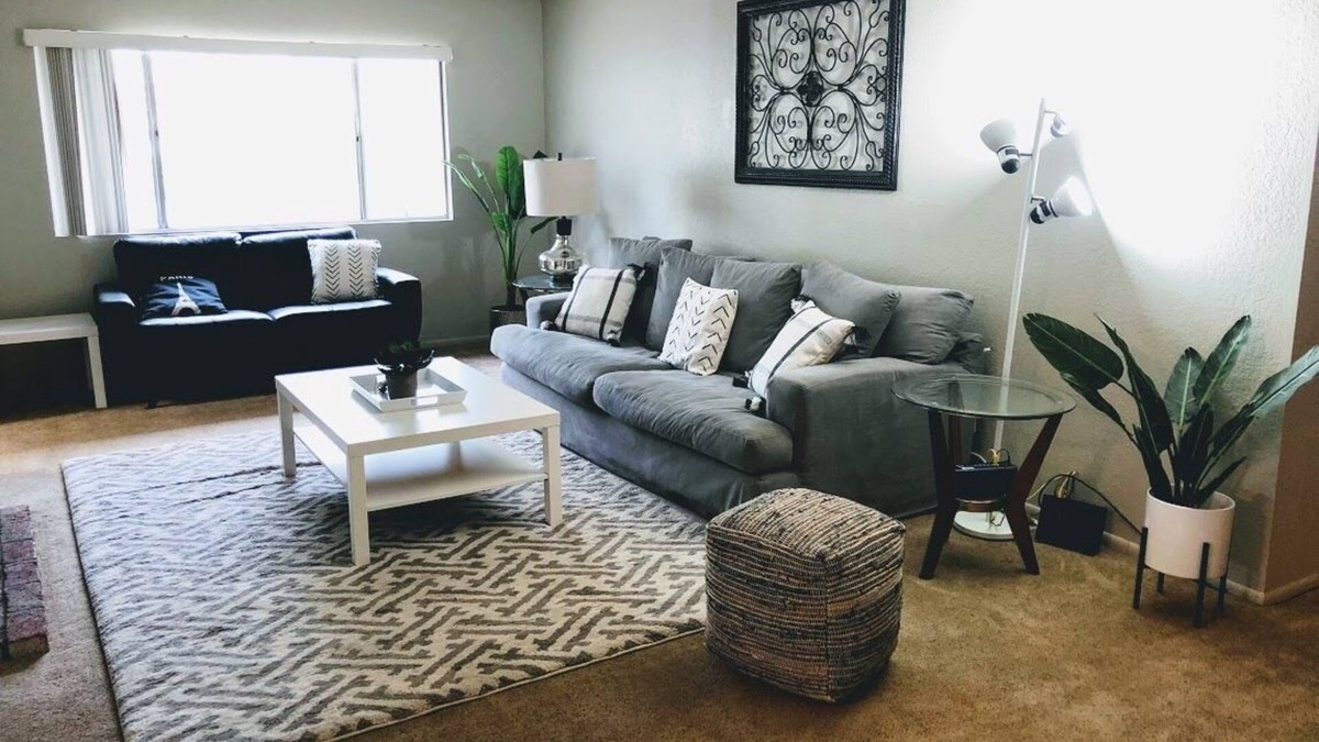 Redding Apartment | Large 2 bed/2 bath apartment- Right by main shopping center