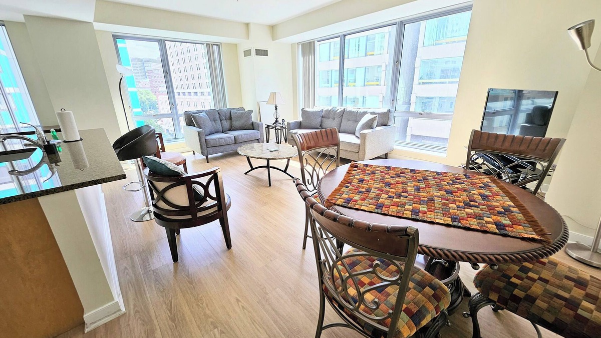 West End Apartment | Large 2 Bed/2Bath By MGH, Washer/Dryer in Suite