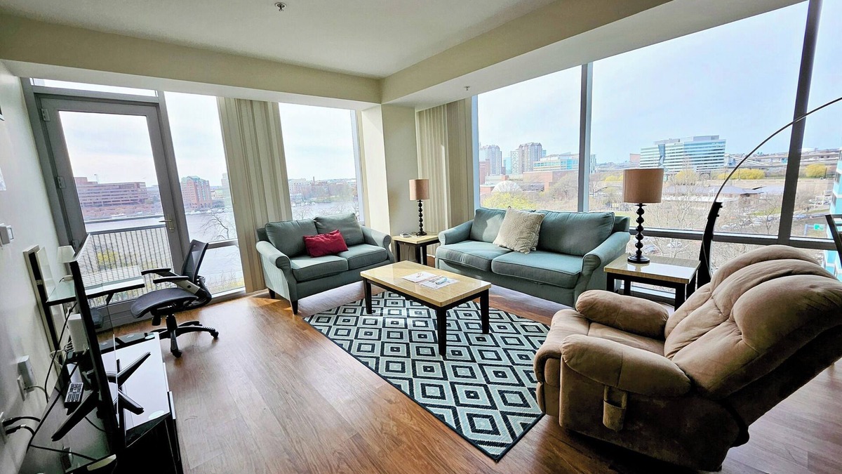 West End Apartment | Large 2 Bedroom/2 Bathroom w/River Views Nearby MGH, MIT, Harvard, W/D in Suite