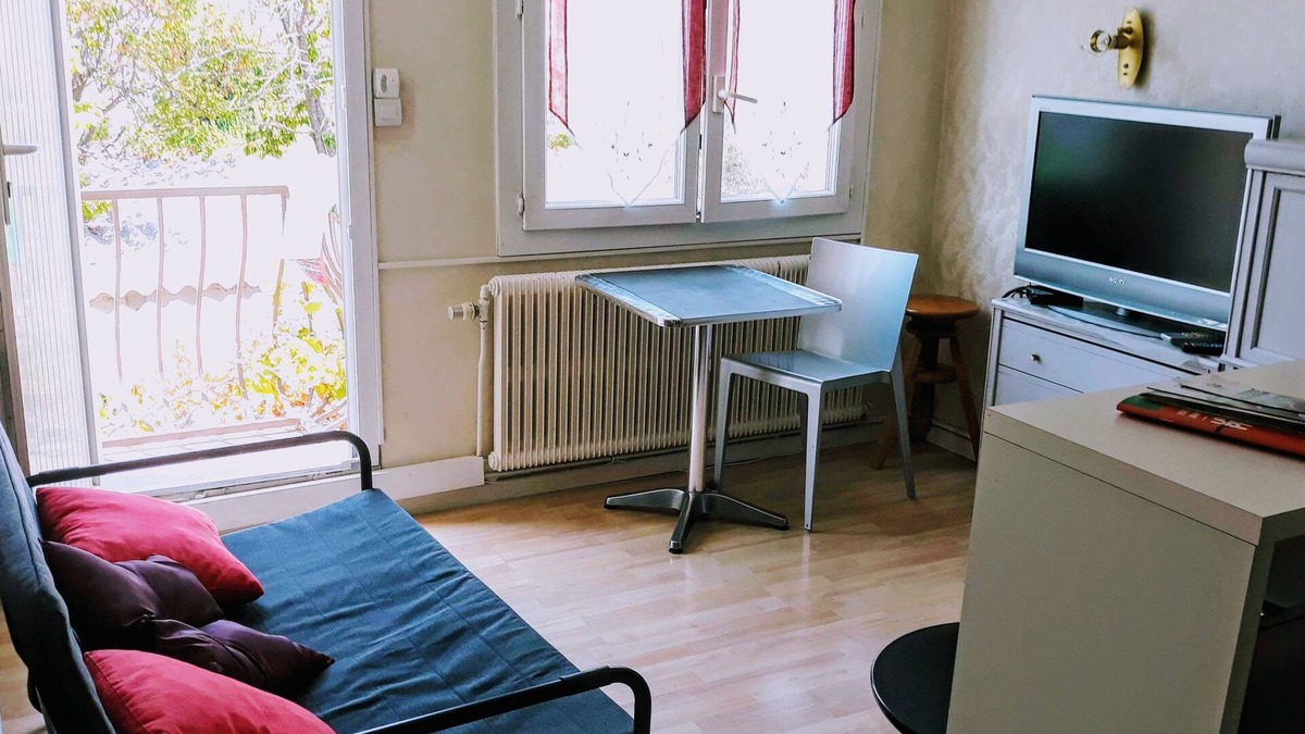 Estanove House | Large 2-bedroom apartment in a detached villa in a quiet neighbourhood