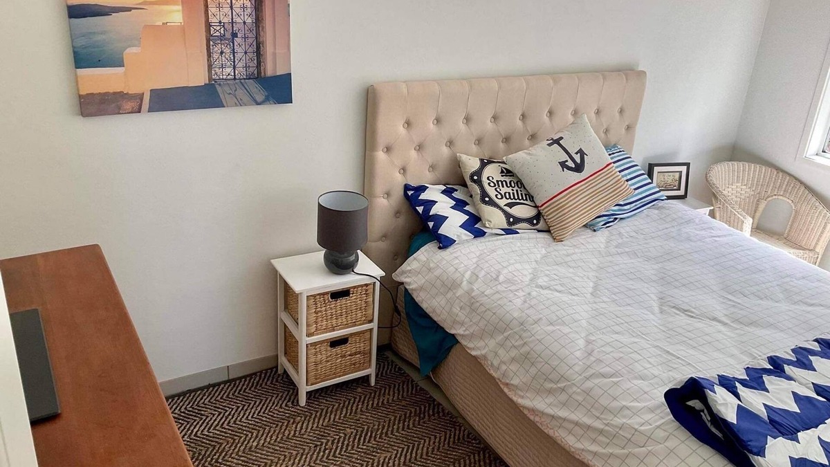 Batehaven Apartment | Large 2 Bedroom Apartment, pool table, laundry, close to beaches