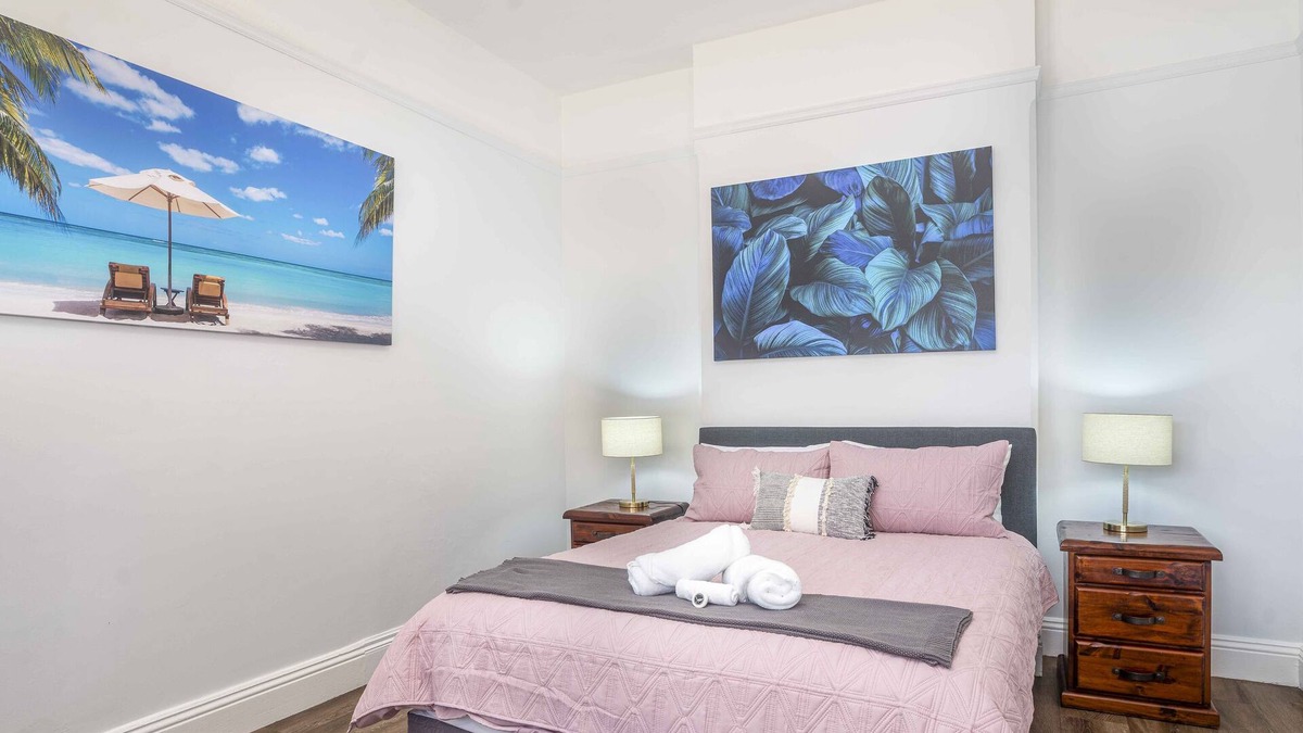 Orange Apartment | Large 2-Bedroom Apartment on Summer Near Cook Park with private secure parking