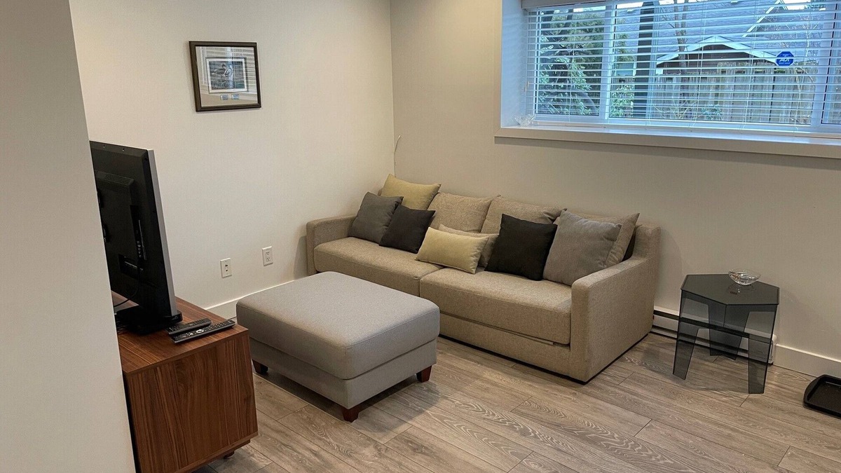 Upper Lonsdale House | Large 2 bedroom private suite
