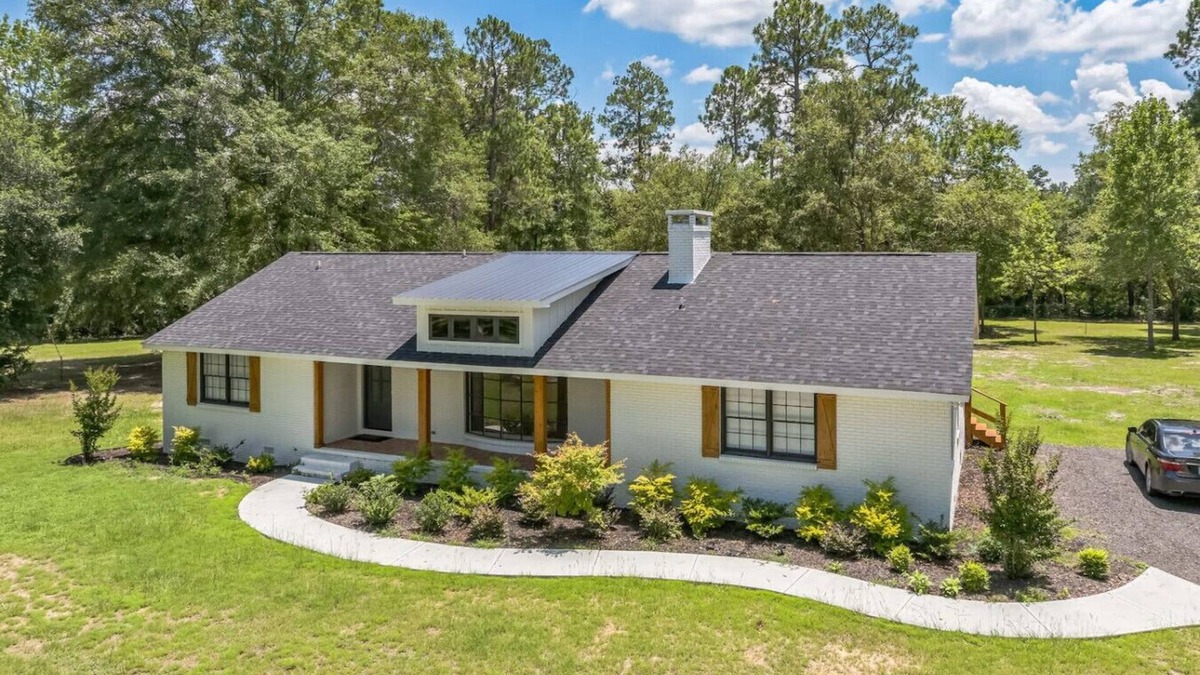 Cane Savannah House | Large 2 bedroom on 4 Acres!