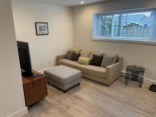 Upper Lonsdale House | Large 2 bedroom private suite !