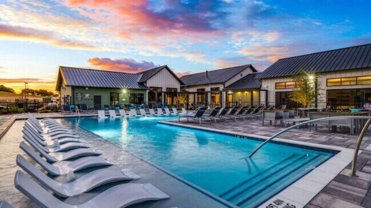 Grand View Estates House | Large 2 bedroom | Pool | Hot Tub