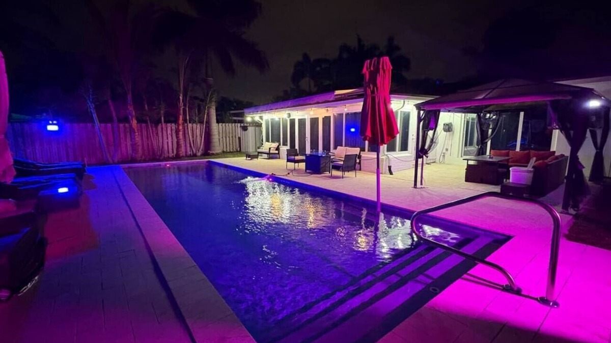 Nautilus Isle House | Large 2 bedroom with gorgeous pool and Sauna