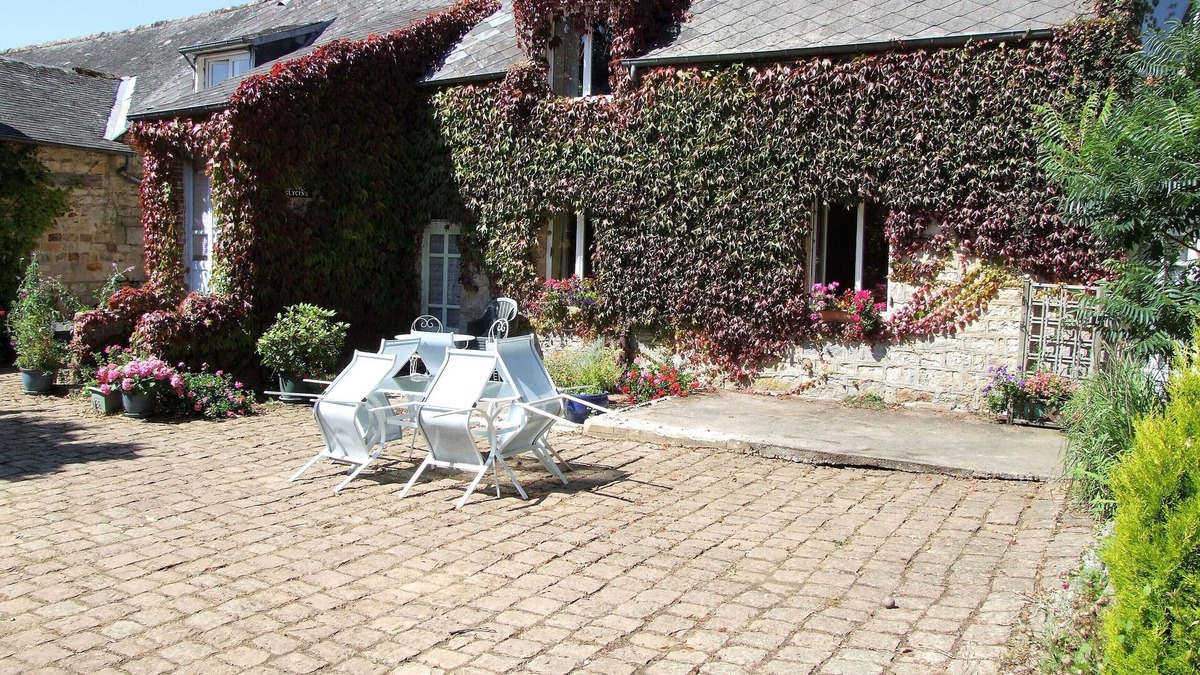 Juvigny-sous-Andaine Apartment | Large 3 bedroom Apartment in the French, Normandy Countryside.