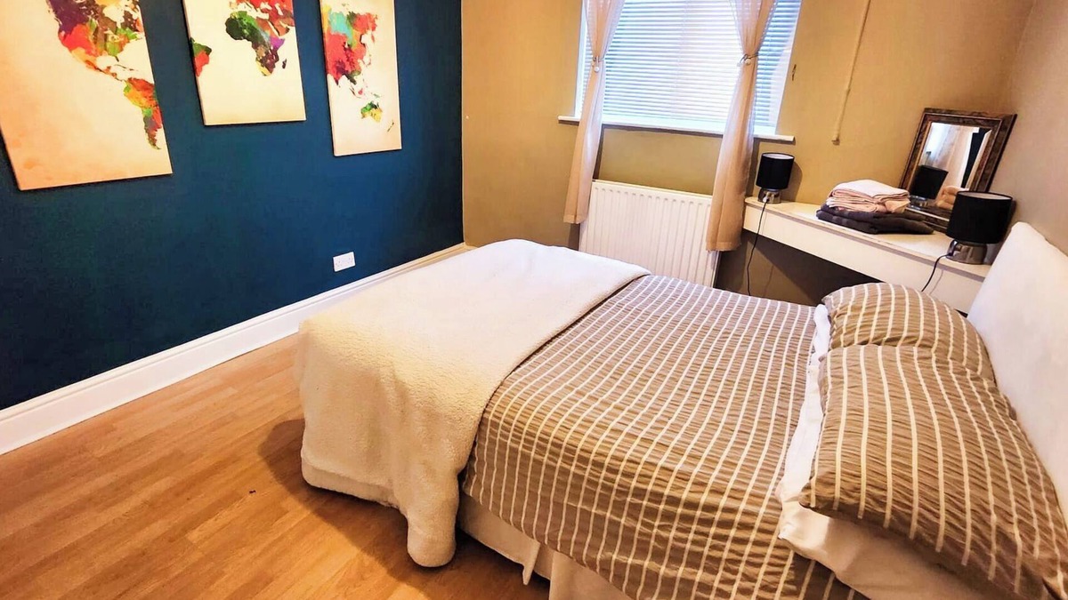 Seisdon House | Large 3 Bed Bungalow - Beautiful Refurb - Garden