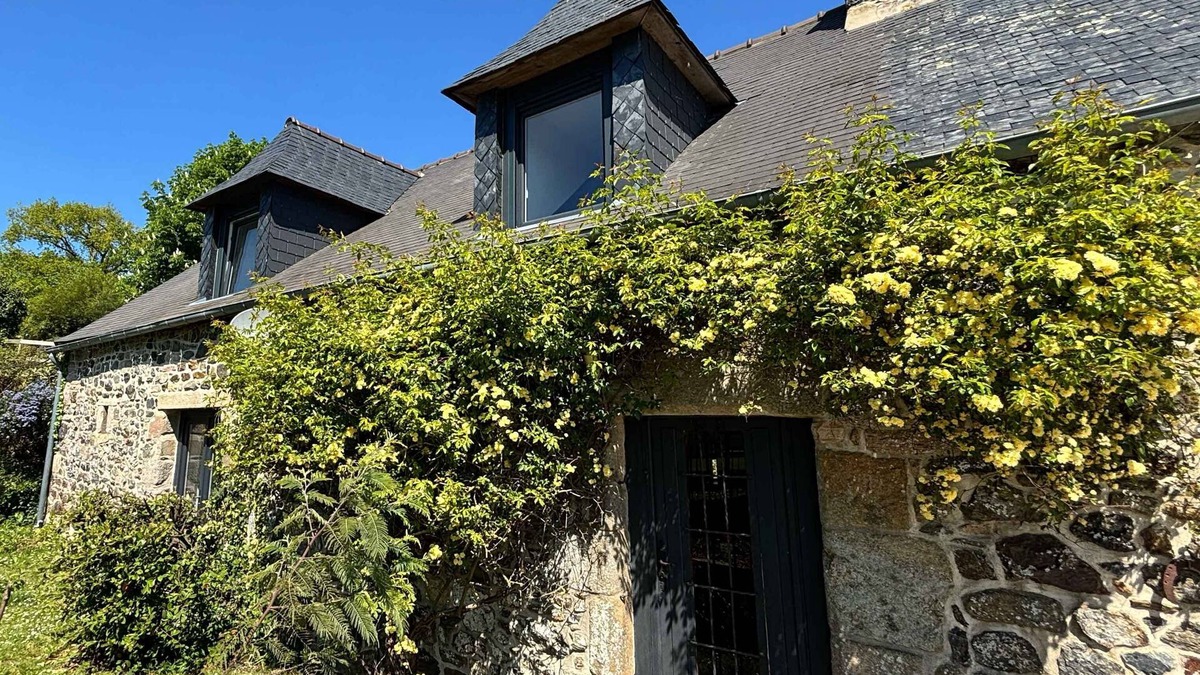 Henansal Cottage | Large 3 bedroom gite with heated covered pool & large garden