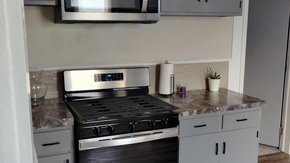 Bay City House | Large 3-bedroom house in charming Bay City with WiFi, AC. Enjoyable getaway