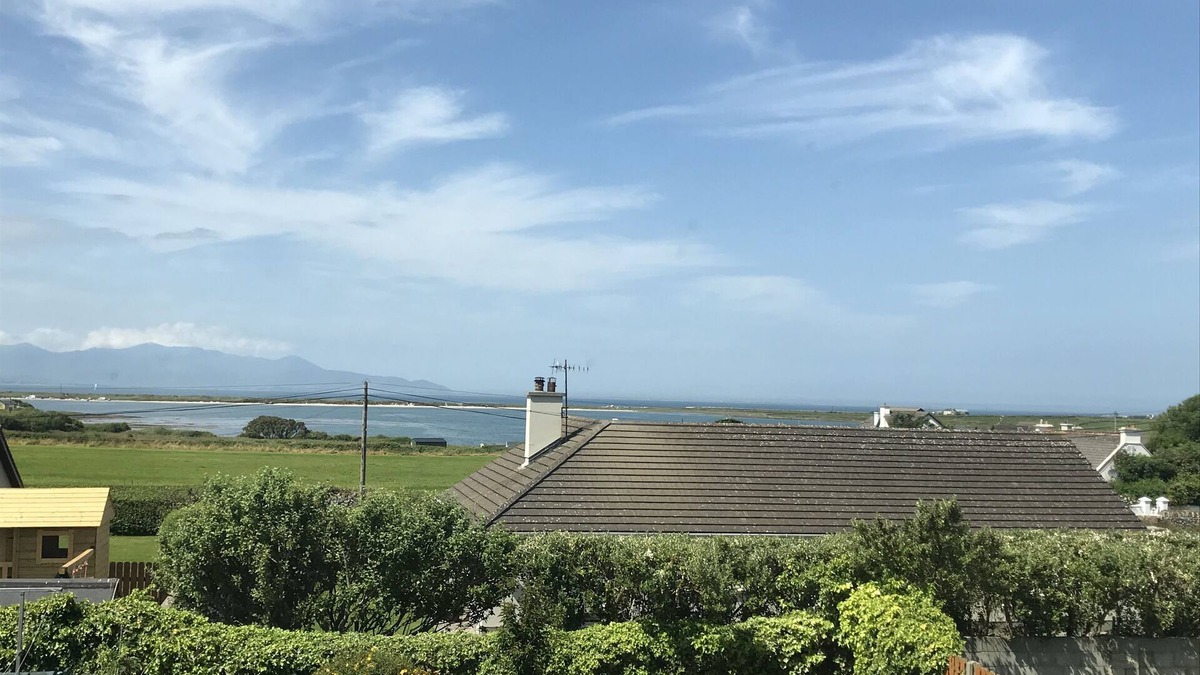 Fenit House | Large 3 bedroom house with deck