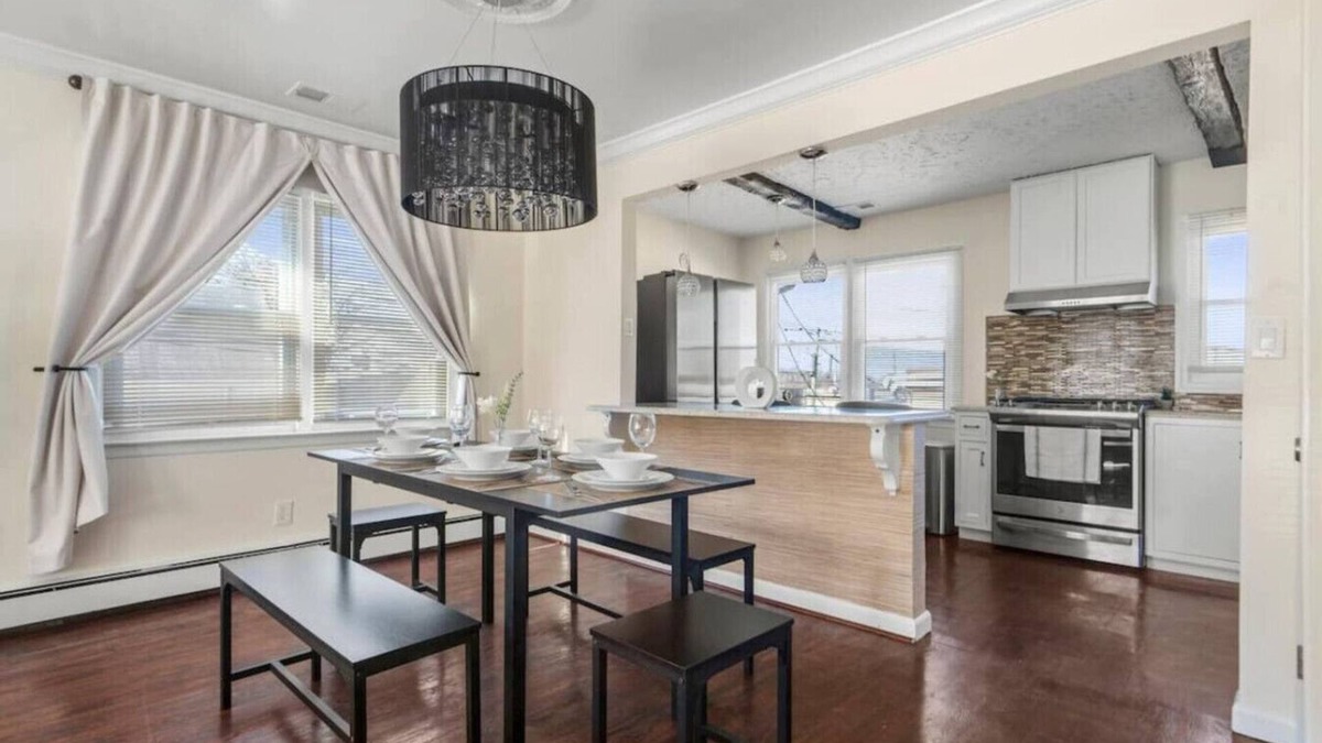 North Bergen House | Large 3 bedroom with Parking!