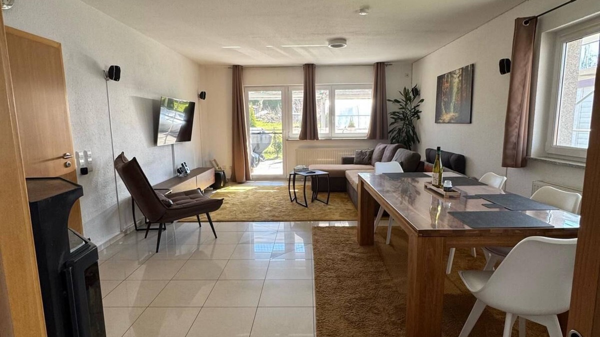 Hilzingen Apartment | Large 3-room apartment with terrace, garden and parking space
