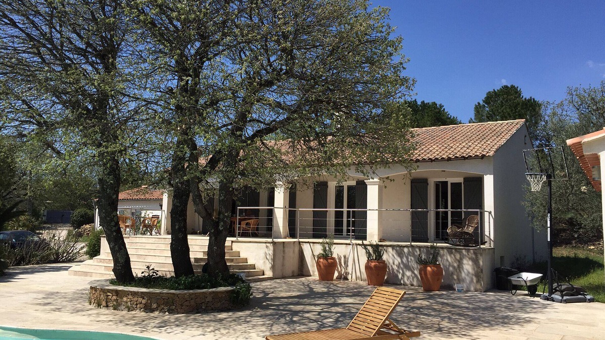 Sainte-Anastasie-sur-Issole House | Large 300 m2 villa with swimming pool - natural area - quiet, not overlooked
