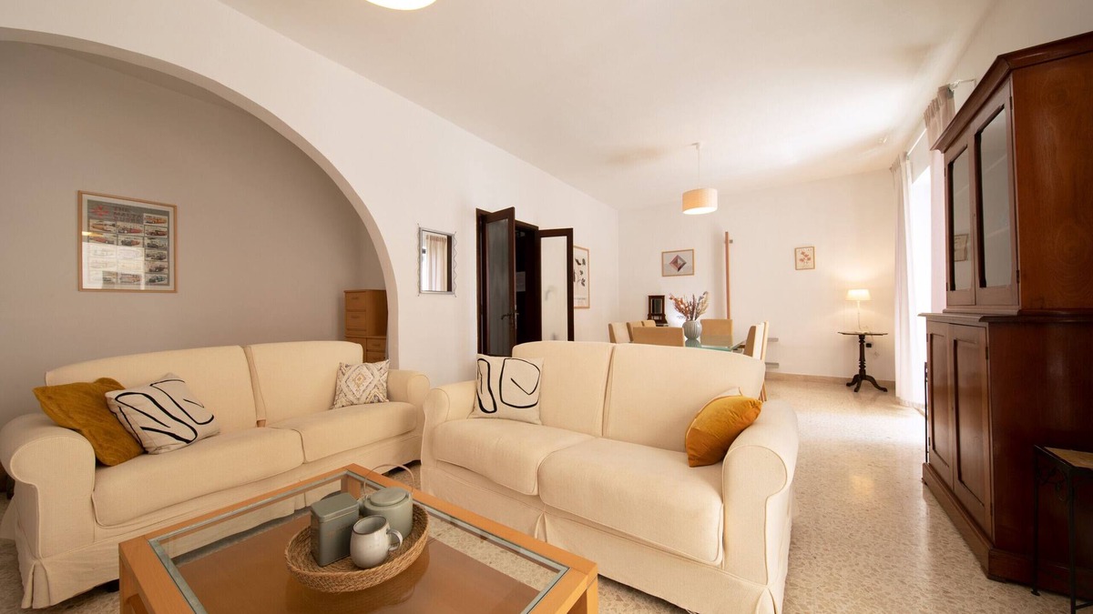 Sliema Apartment | Large 3bedroom apartment near rocky beach MCRE1-1