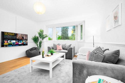 Sutton Coldfield House | Large 4 Bedroom Bungalow - Parking - Sutton Coldfield - Top Rated - 75C