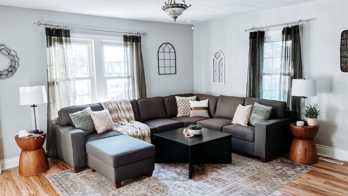 Berea Apartment | Large 4 Bedroom|Close to Airport & IX Center|Sleeps 10