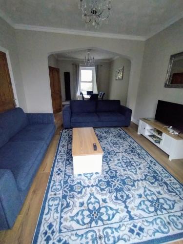 Pembroke Dock House | large 4 bedroom