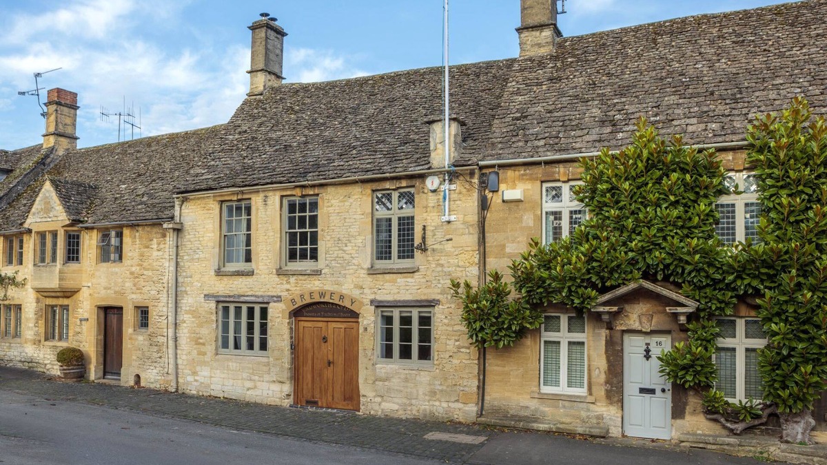 Burford Cottage | Large 4 bedroom luxury holiday home in the Cotswolds for 10 guests - The Brewery
