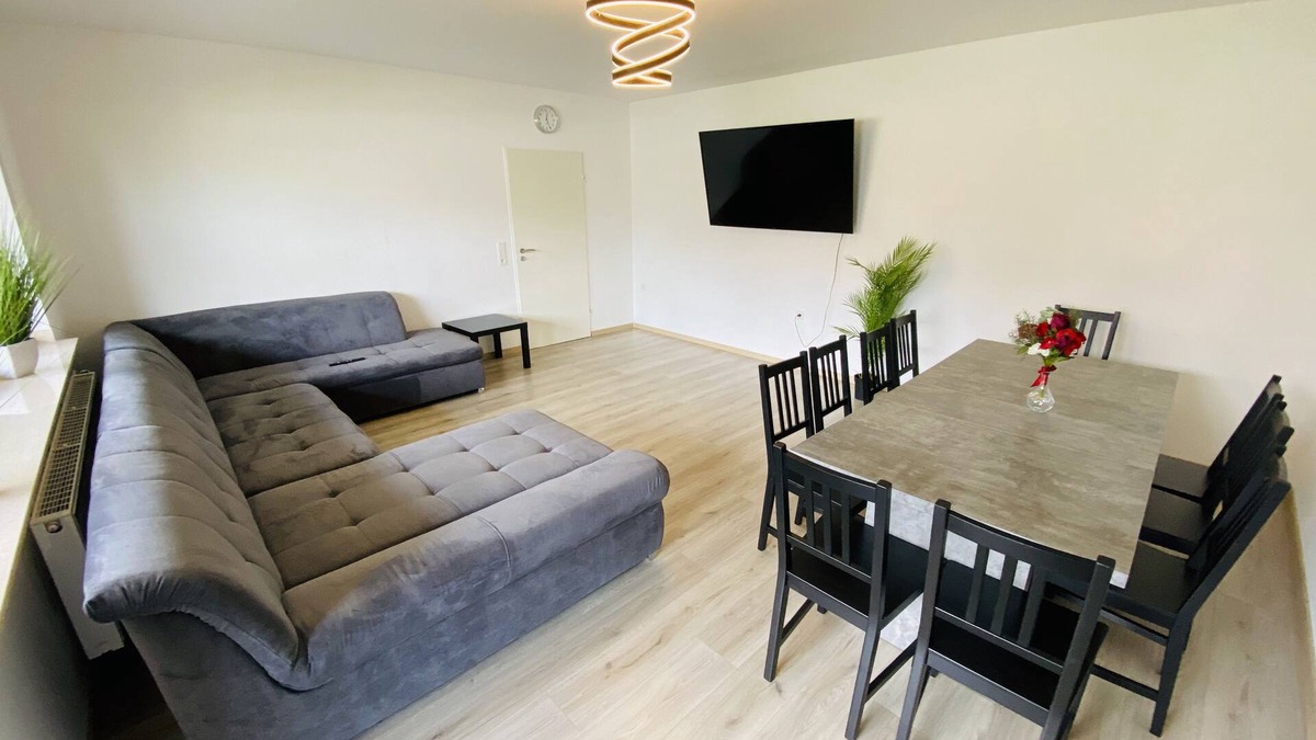 Marienloh Apartment | Large 4 room accommodation + own parking spaces